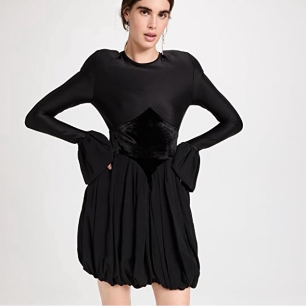 Paco RABANNE Designer Dress NWT, Size
40/M, MSRP $1,695.
Size: 40/M
$598 $1,695